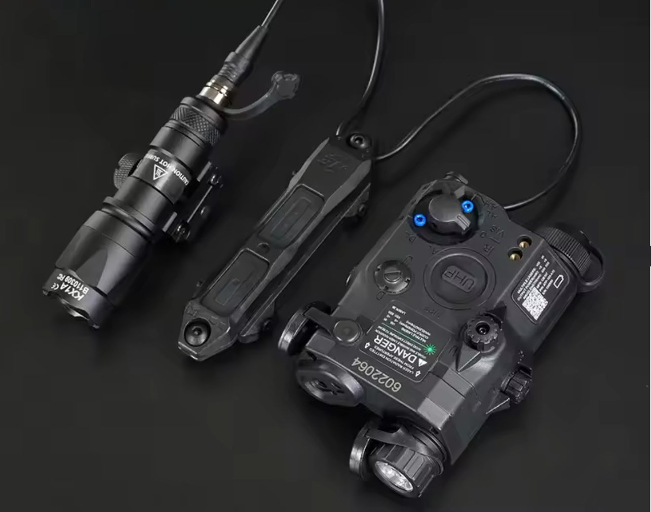 Airsoft Compact combo PEQ 15 DUAL PRESELL with SF Flashlight