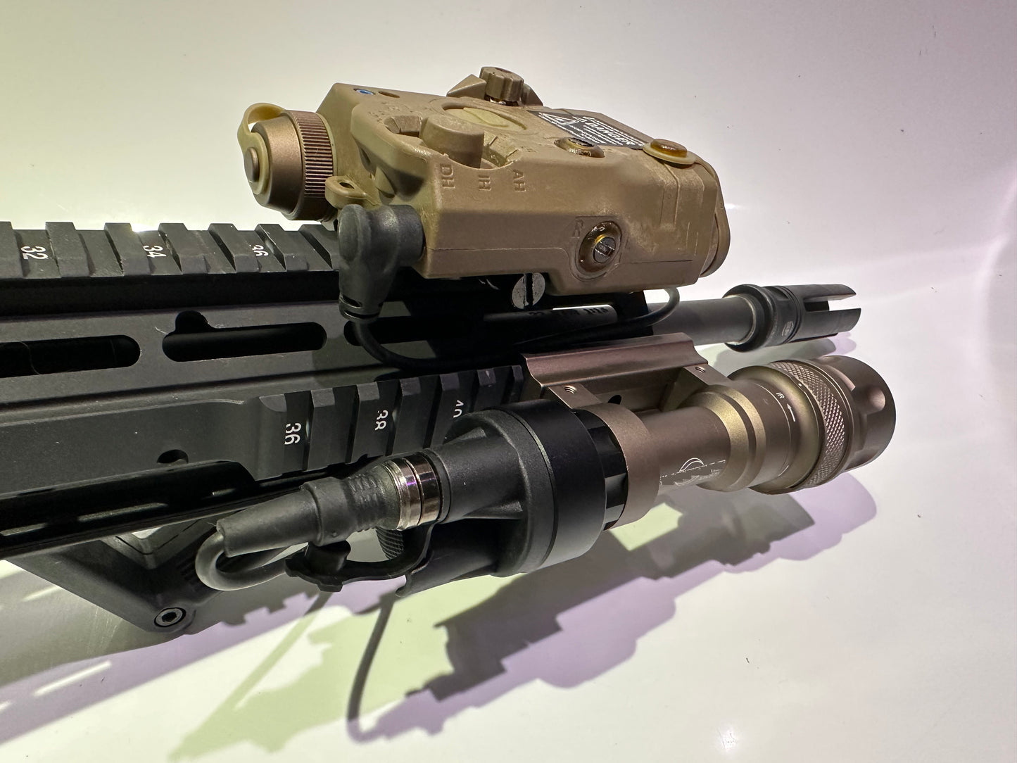 M951 M952 M952V IR Scout Weapon Light Flashlight White & I.R