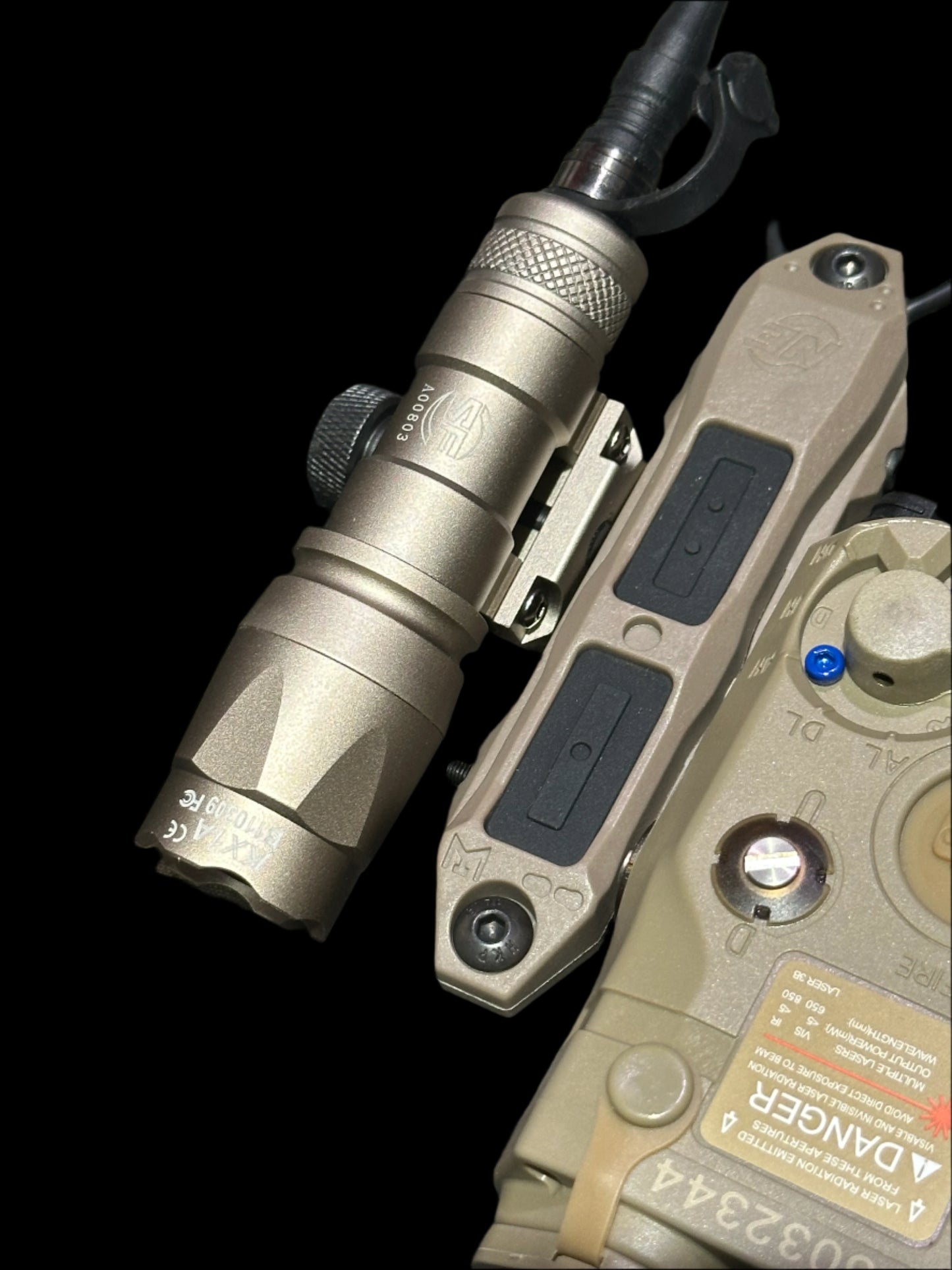Airsoft Compact combo PEQ 15 DUAL PRESELL with SF Flashlight