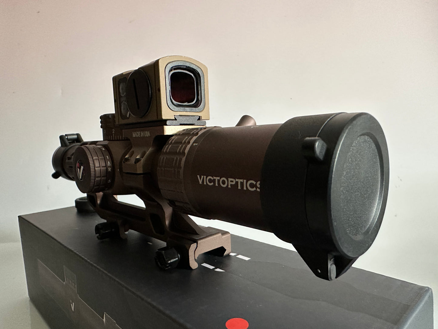 VICTOPTICS LPVO 1-6x24 Rifle scope illuminated reticle + ACRO Red dot sight Coyote tan
