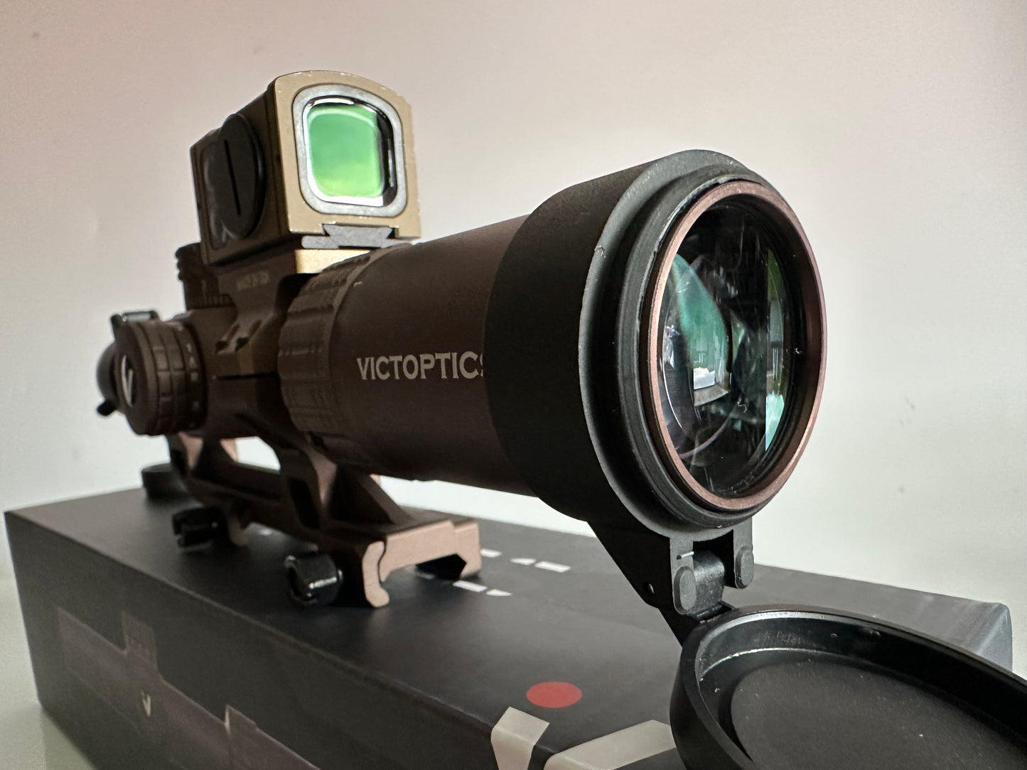 VICTOPTICS LPVO 1-6x24 Rifle scope illuminated reticle + ACRO Red dot sight Coyote tan