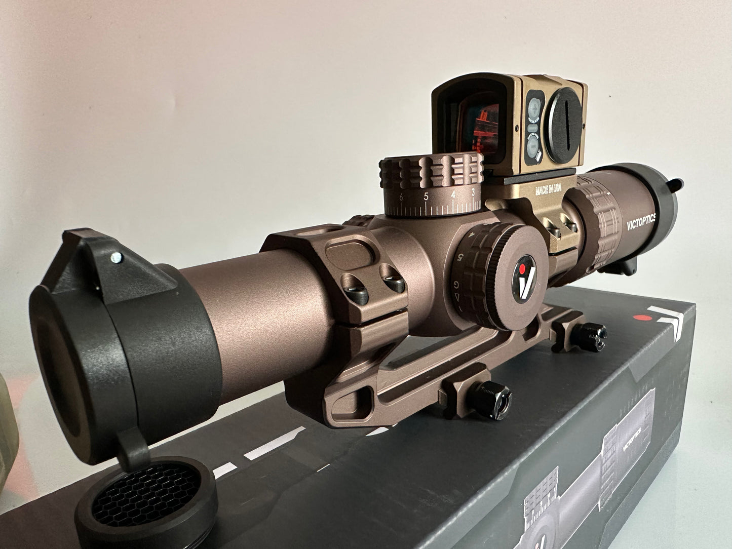 VICTOPTICS LPVO 1-6x24 Rifle scope illuminated reticle + ACRO Red dot sight Coyote tan