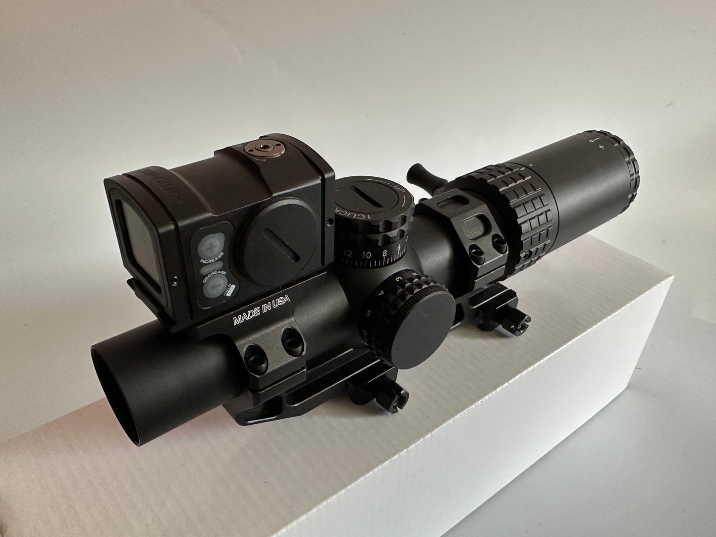 Compact LPVO 1-5X24 WITH ACRO RED DOT .
