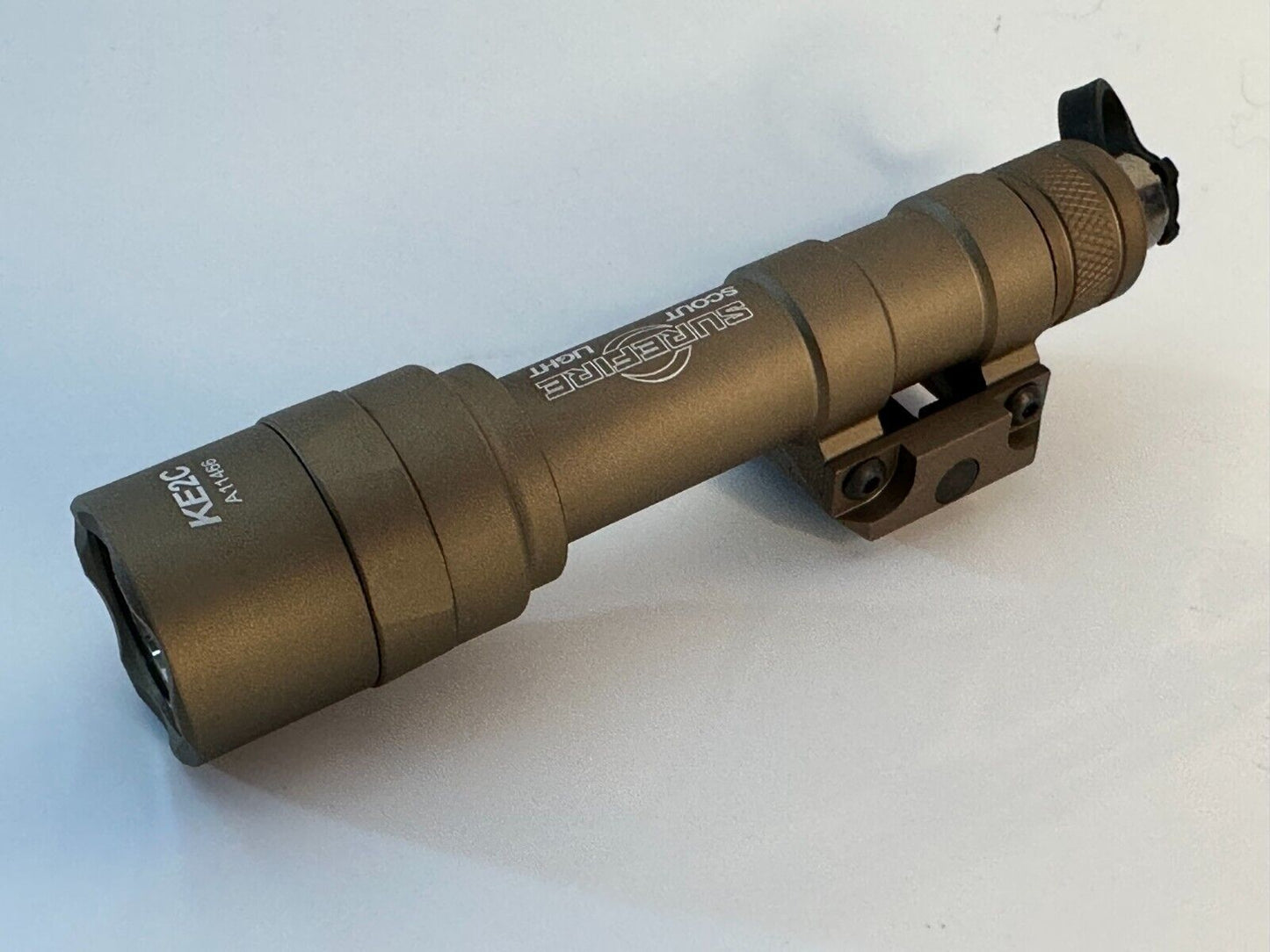 Toy M600c Scout LED Flashlight 400 Lumens Torch Pressure Pad Dark earth tan