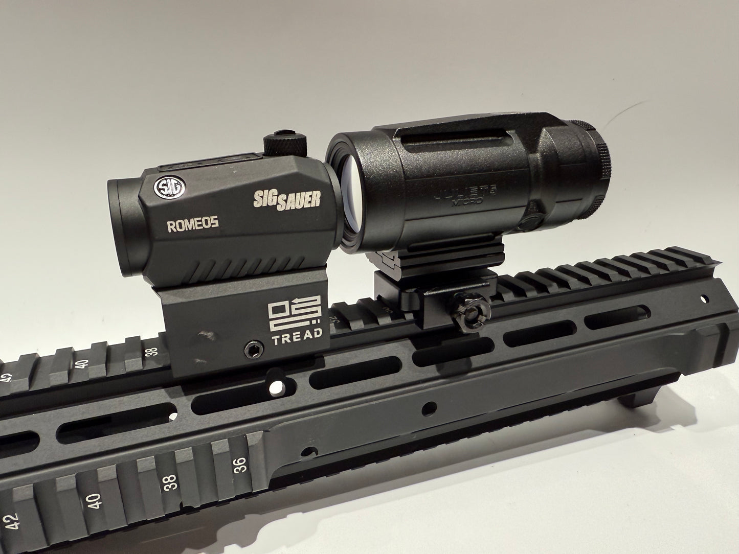 Romeo & Juliet Red Dot & 5X Magnifier