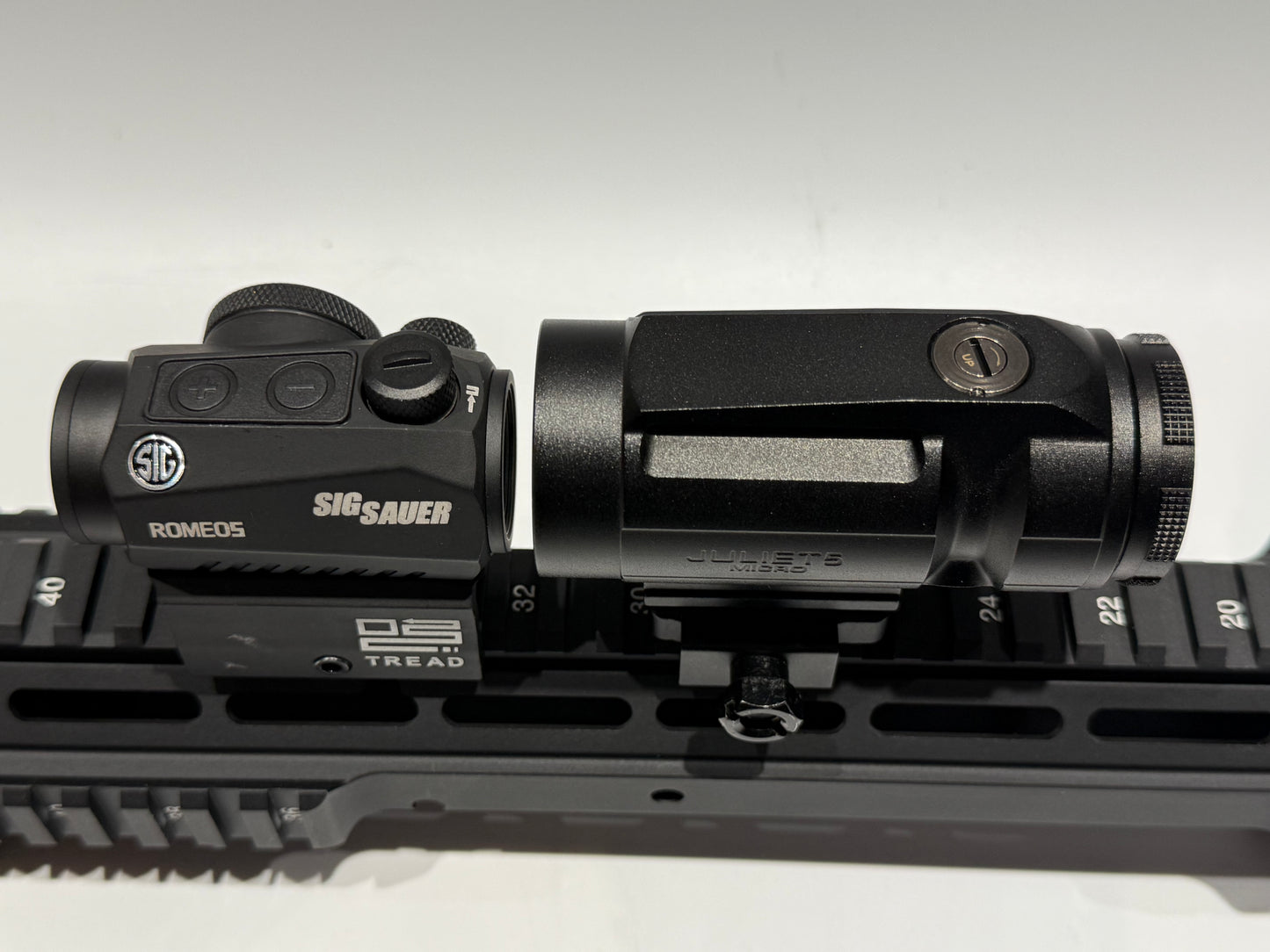 Romeo & Juliet Red Dot & 5X Magnifier