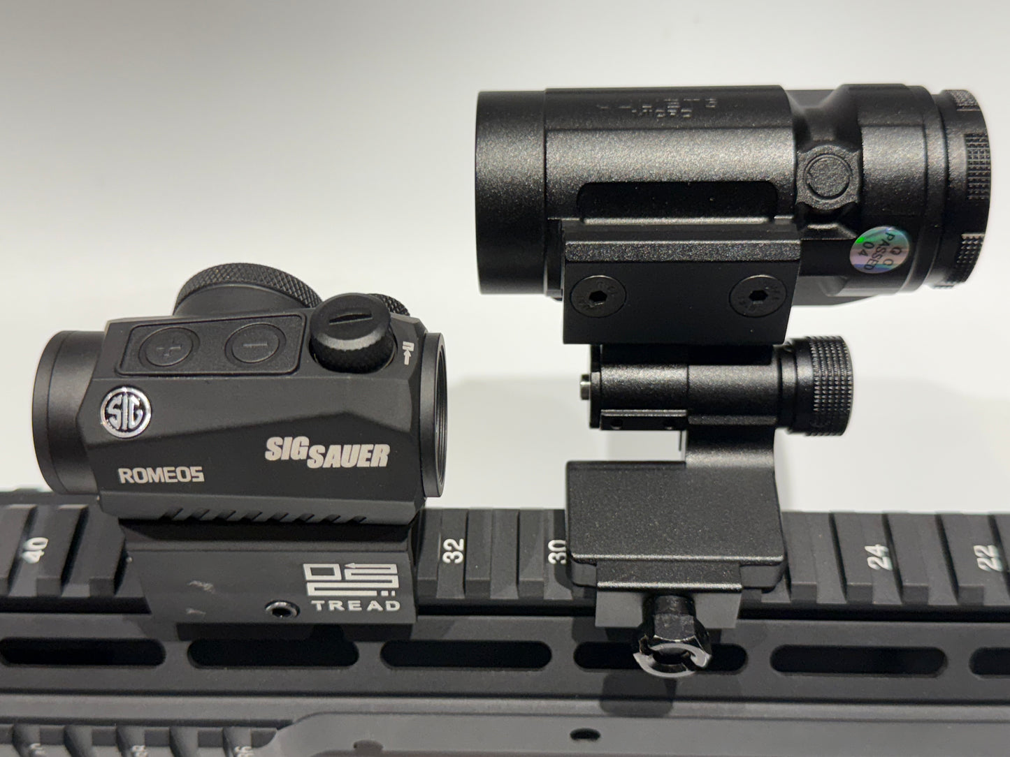 Romeo & Juliet Red Dot & 5X Magnifier