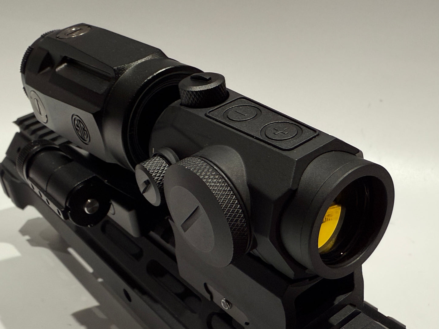 Romeo & Juliet Red Dot & 5X Magnifier