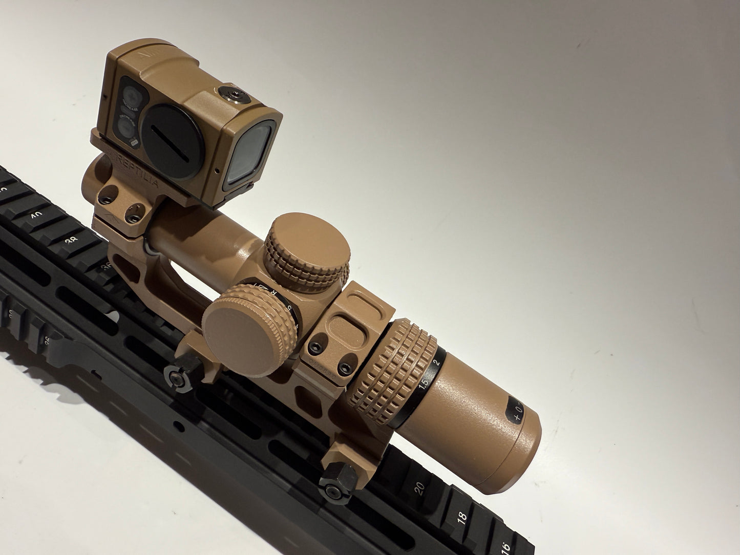 KS1 AMG Style Rifle sight 1.5-5x20 Magnification Dark earth with Red Dot