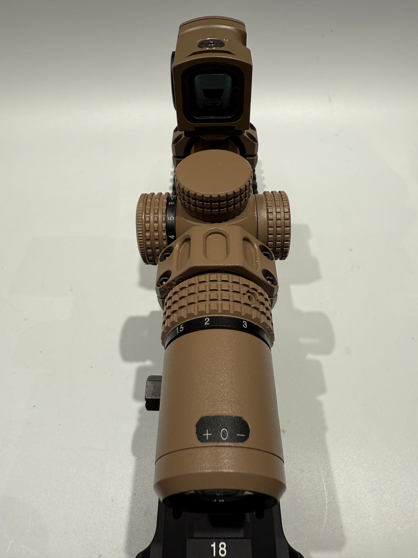 KS1 AMG Style Rifle sight 1.5-5x20 Magnification Dark earth with Red Dot