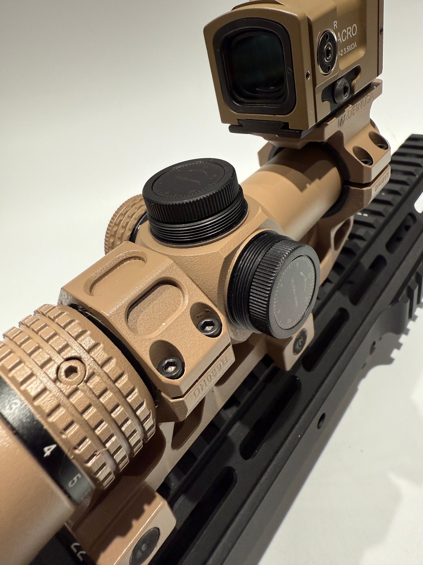 KS1 AMG Style Rifle sight 1.5-5x20 Magnification Dark earth with Red Dot