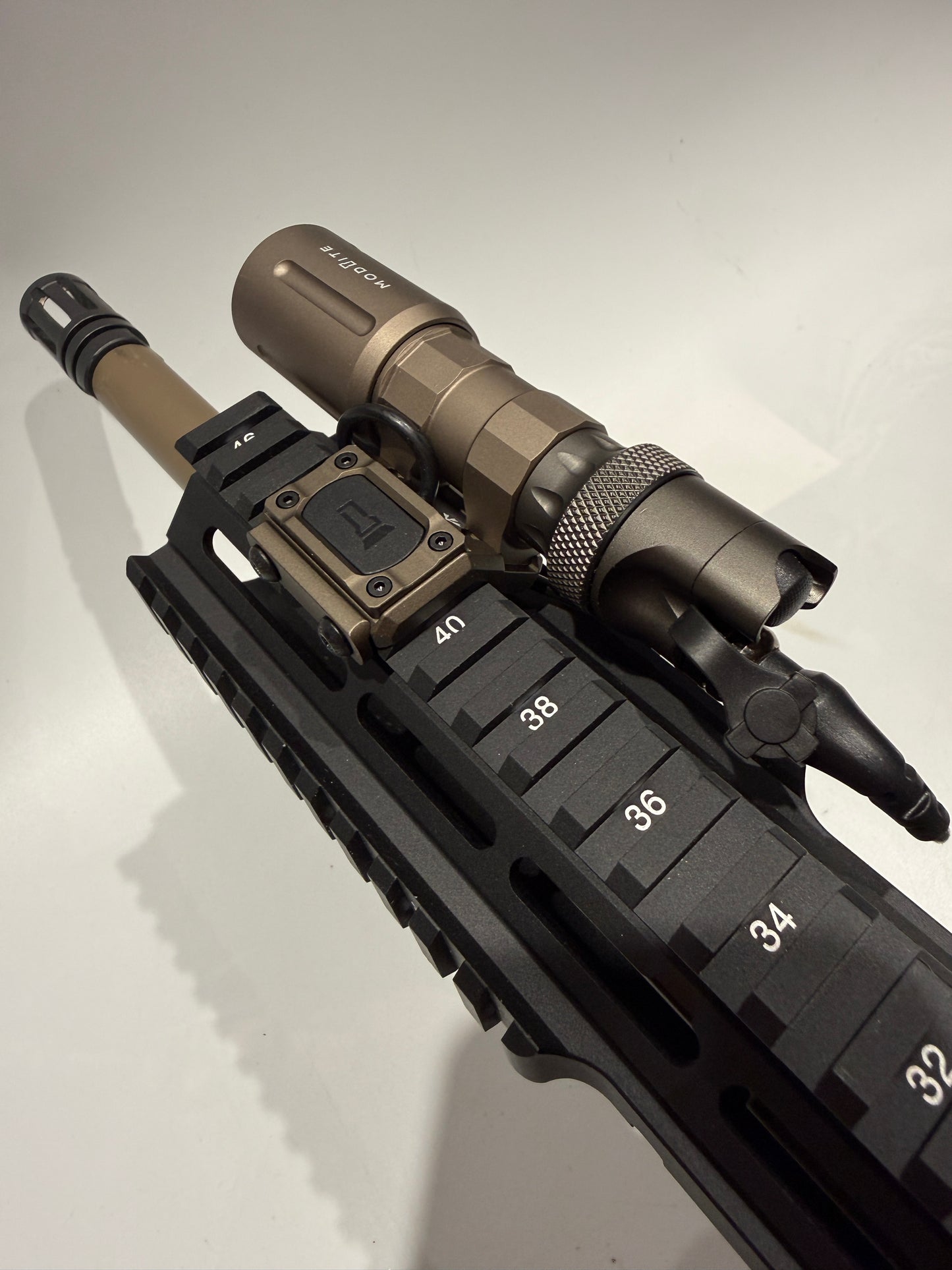 Low profile flashlight