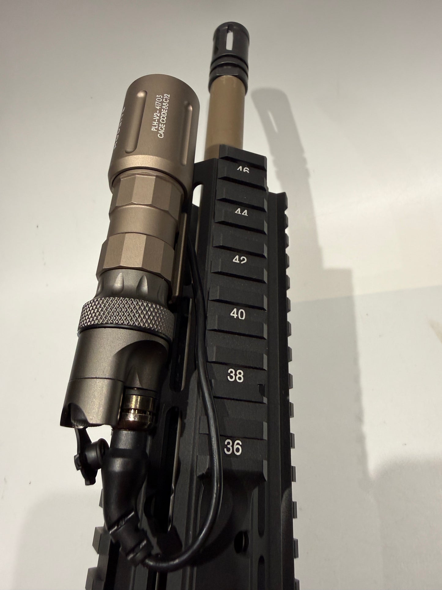 Low profile flashlight