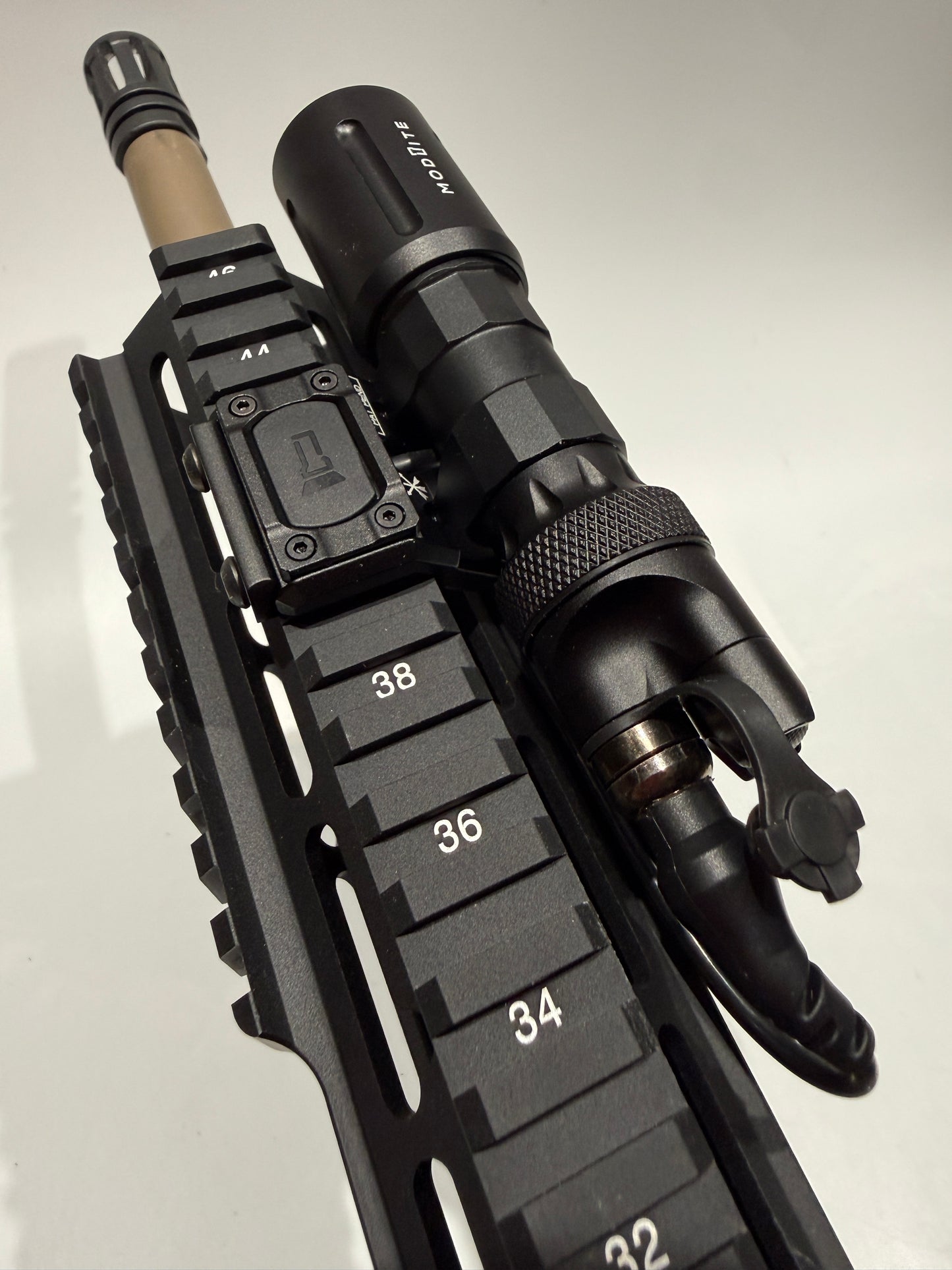 Low profile flashlight