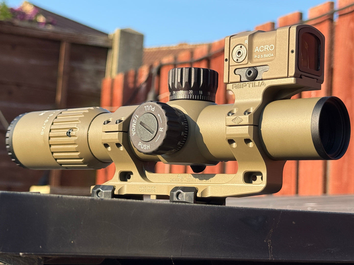 Monstrum Spectre 34mm tube SFP FDE 1-8X28 LPVO with Red Dot