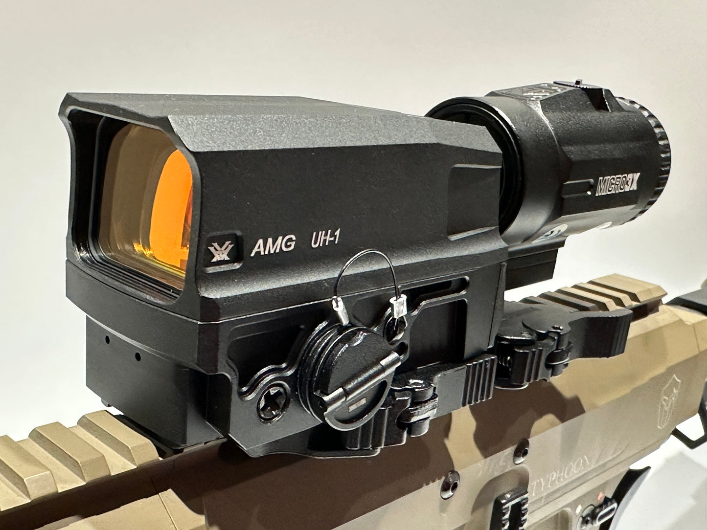 Toy AMG UH-1 Red dot with latest V3XM Compact magnifier