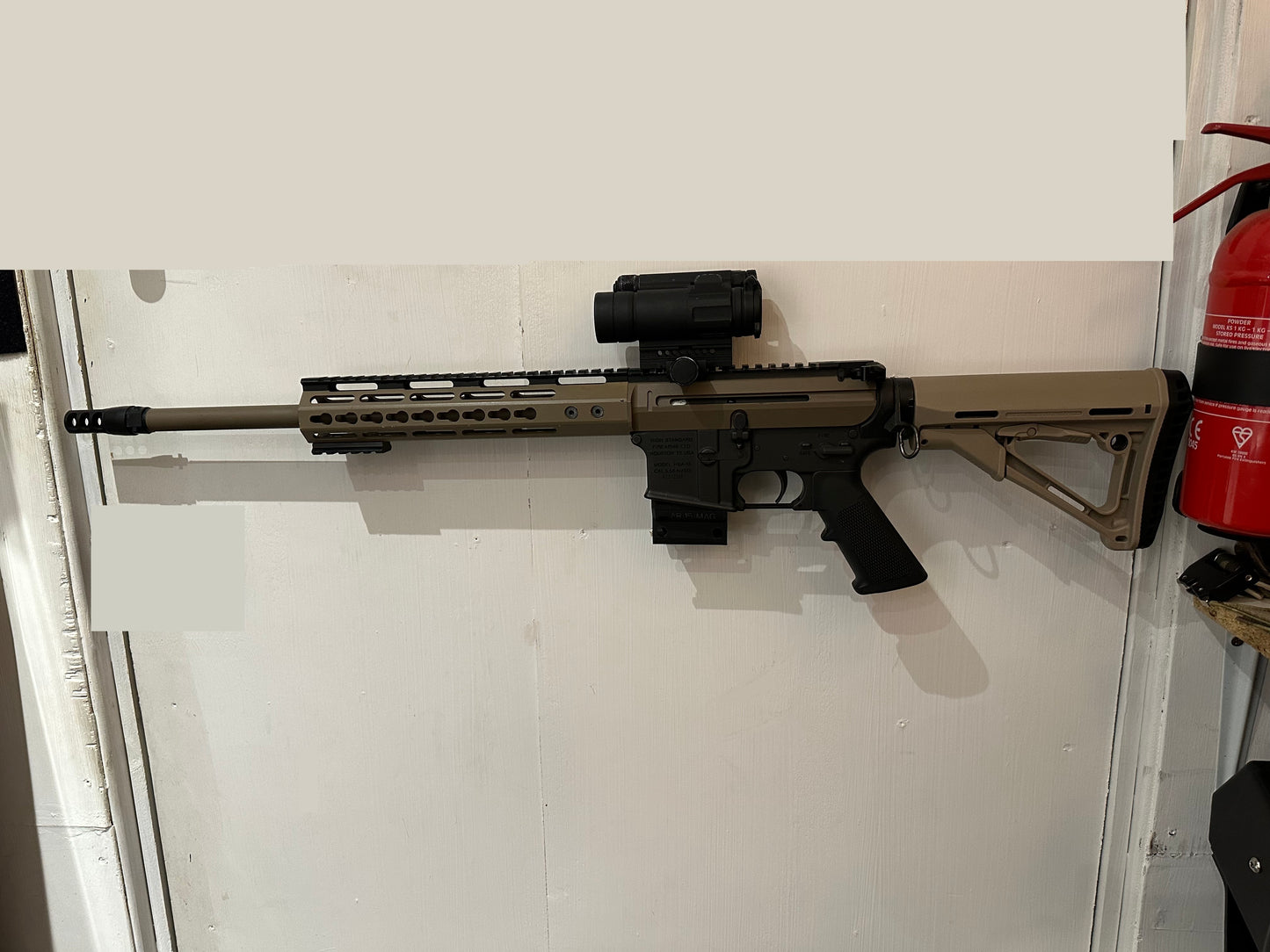 M4 M16 C8 Diemaco Rifle wall mount