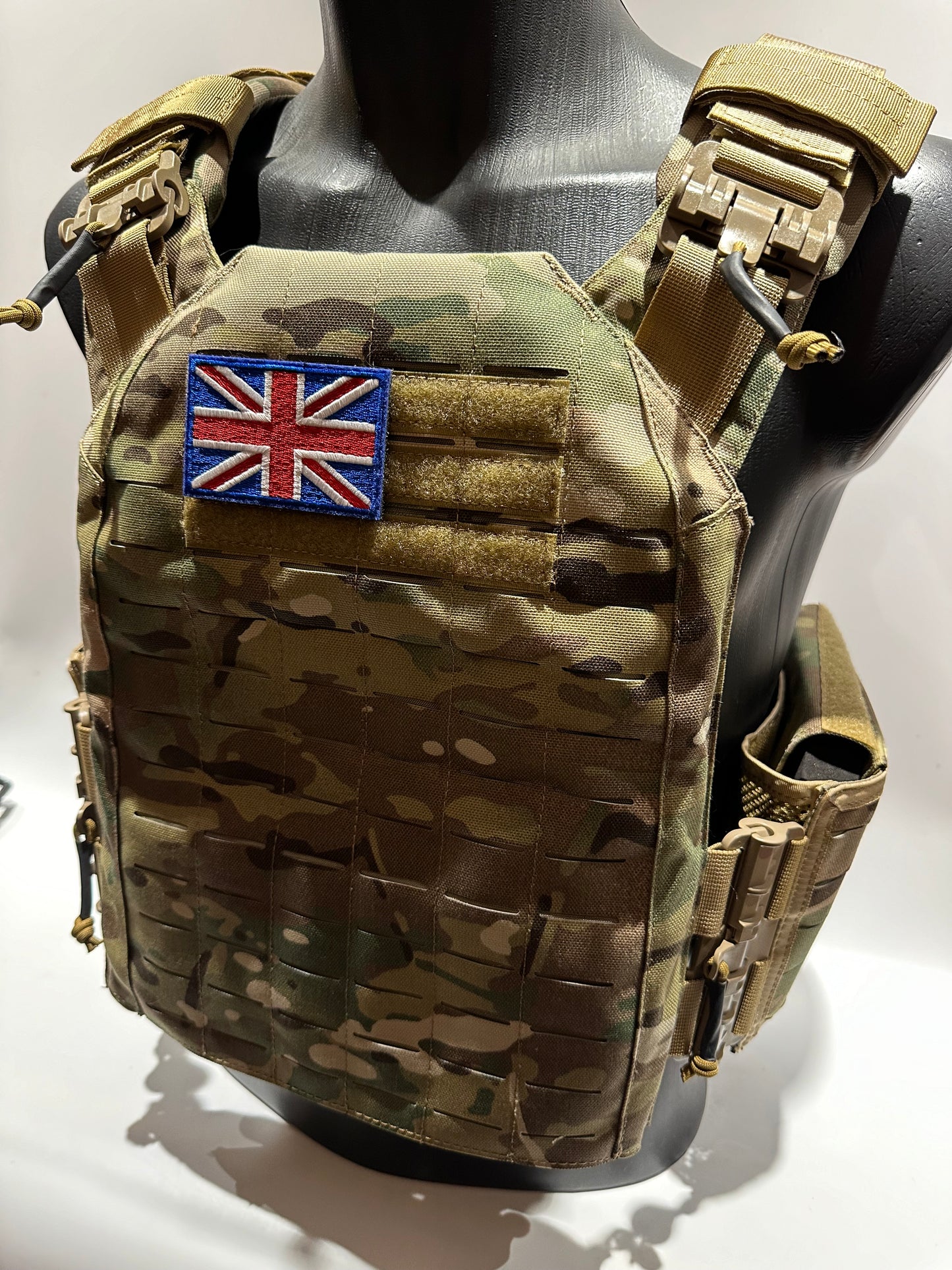 Laser cut plate carrier quick release in Multicam