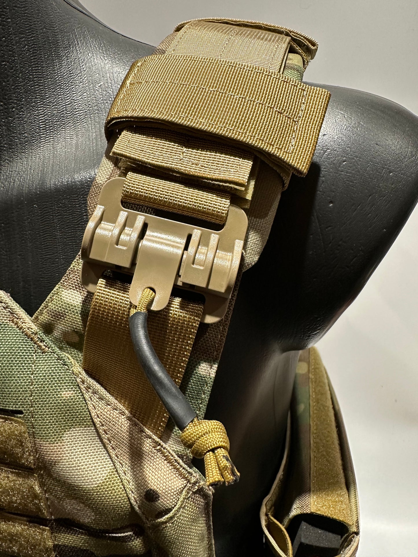 Laser cut plate carrier quick release in Multicam