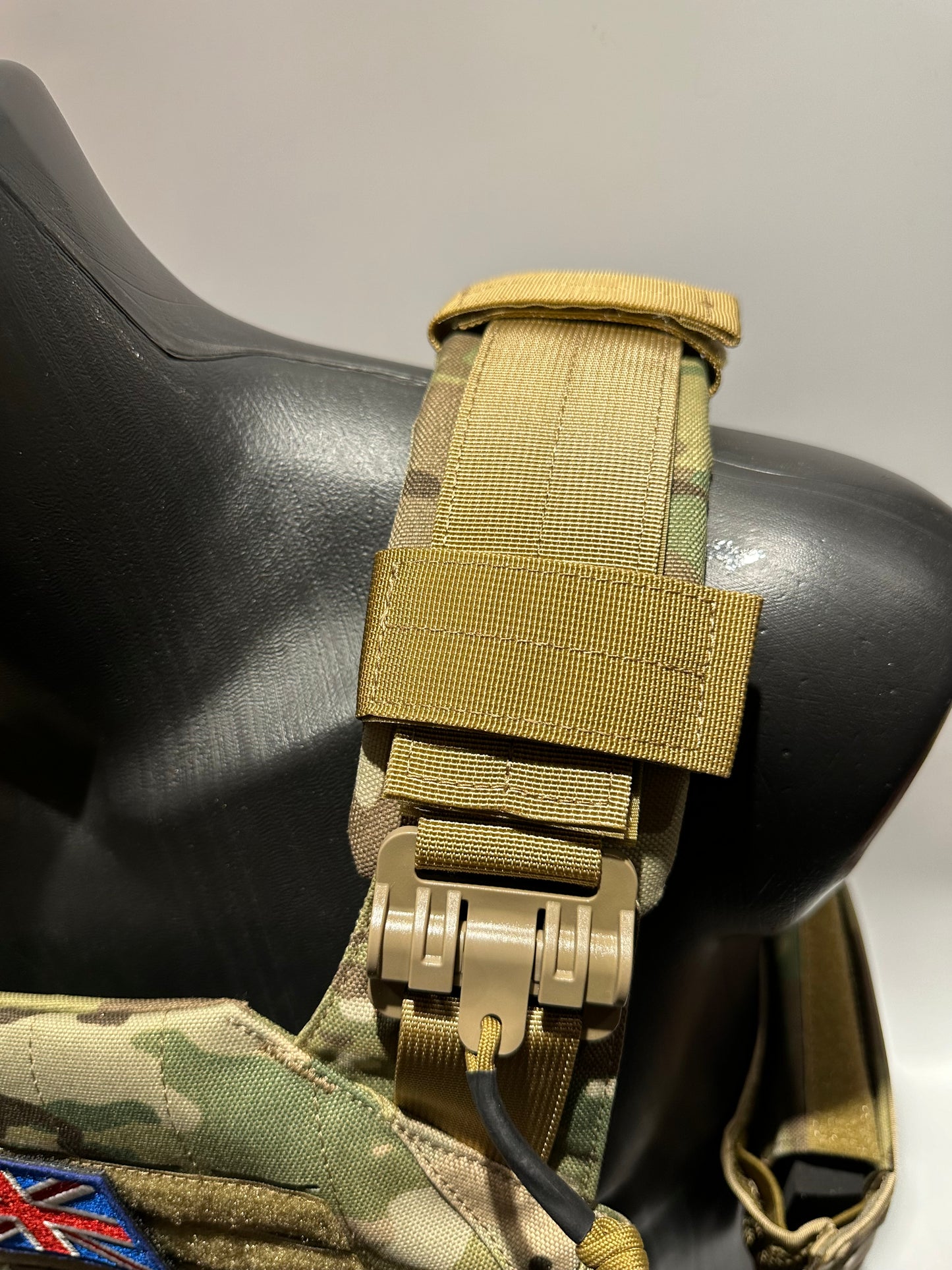 Laser cut plate carrier quick release in Multicam