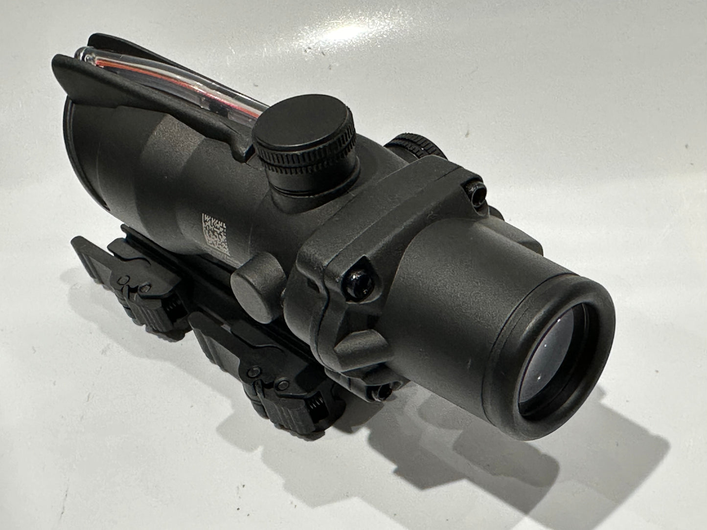 Quick Release ACOG 4X32 Illuminated reticule Red Chevron sight picture.