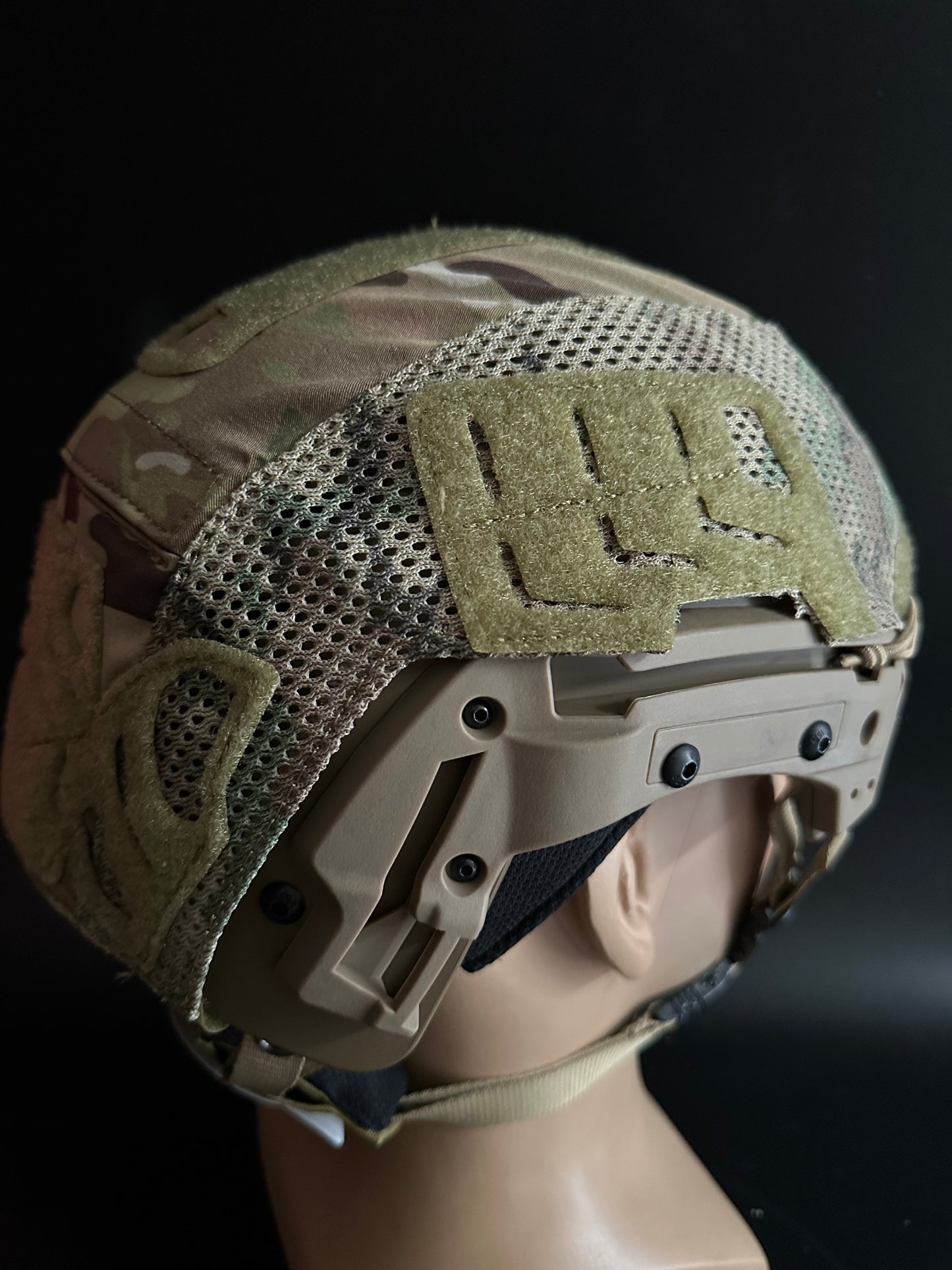 Exfil helmet with cover