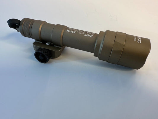 Toy M600c Scout LED Flashlight 400 Lumens Torch Pressure Pad Dark earth tan